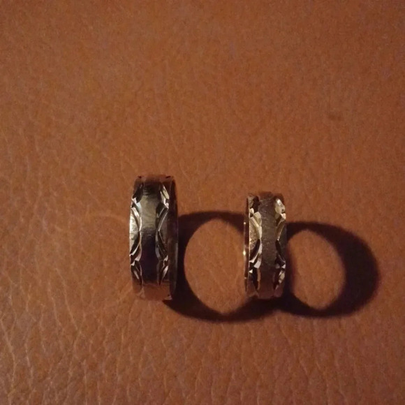 💙🌹New yellow tone wedding band - Picture 5 of 8